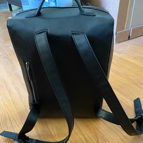 Matt and Nat Backpack - Picture 11 of 12